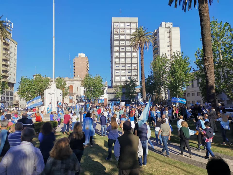 EN PERGAMINO HUBO MARCHA CONTRA EL GOBIERNO NACIONAL