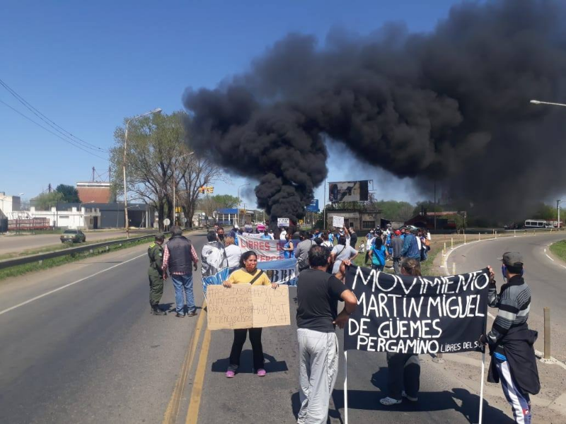 ORGANIZACIONES SOCIALES QUE ACAMPAN EN PLAZA MERCED RECLAMARON